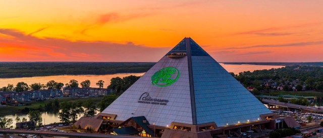 Bass Pro Pyramid.jpg